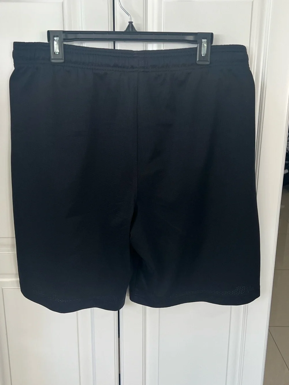 Under Armour men’s pull up Shorts size XL